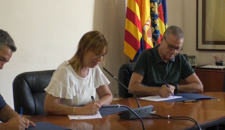 Firma del convenio entre el Ayuntamiento de Elche y Aspanias