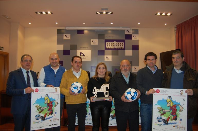 Organización y colaboradores del Torneo de Fútbol Base NIC 2018, en la presentación del evento.