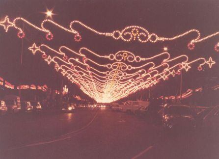 Iluminación de la feria en el Paseo de la Victoria. Año 1977. Archivo Municipal de Córdoba