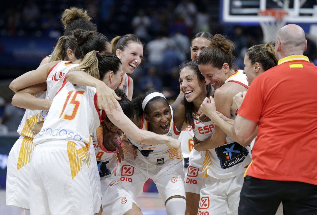 Las españolas celebran su paso a la final de la Eurobasket