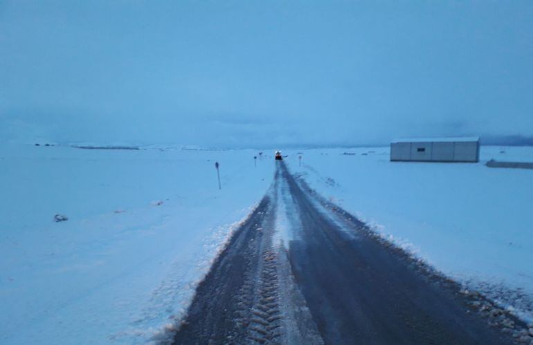 La carretera de Topares ha sufrido cortes para vehículos pesados y camiones (foto de archivo).