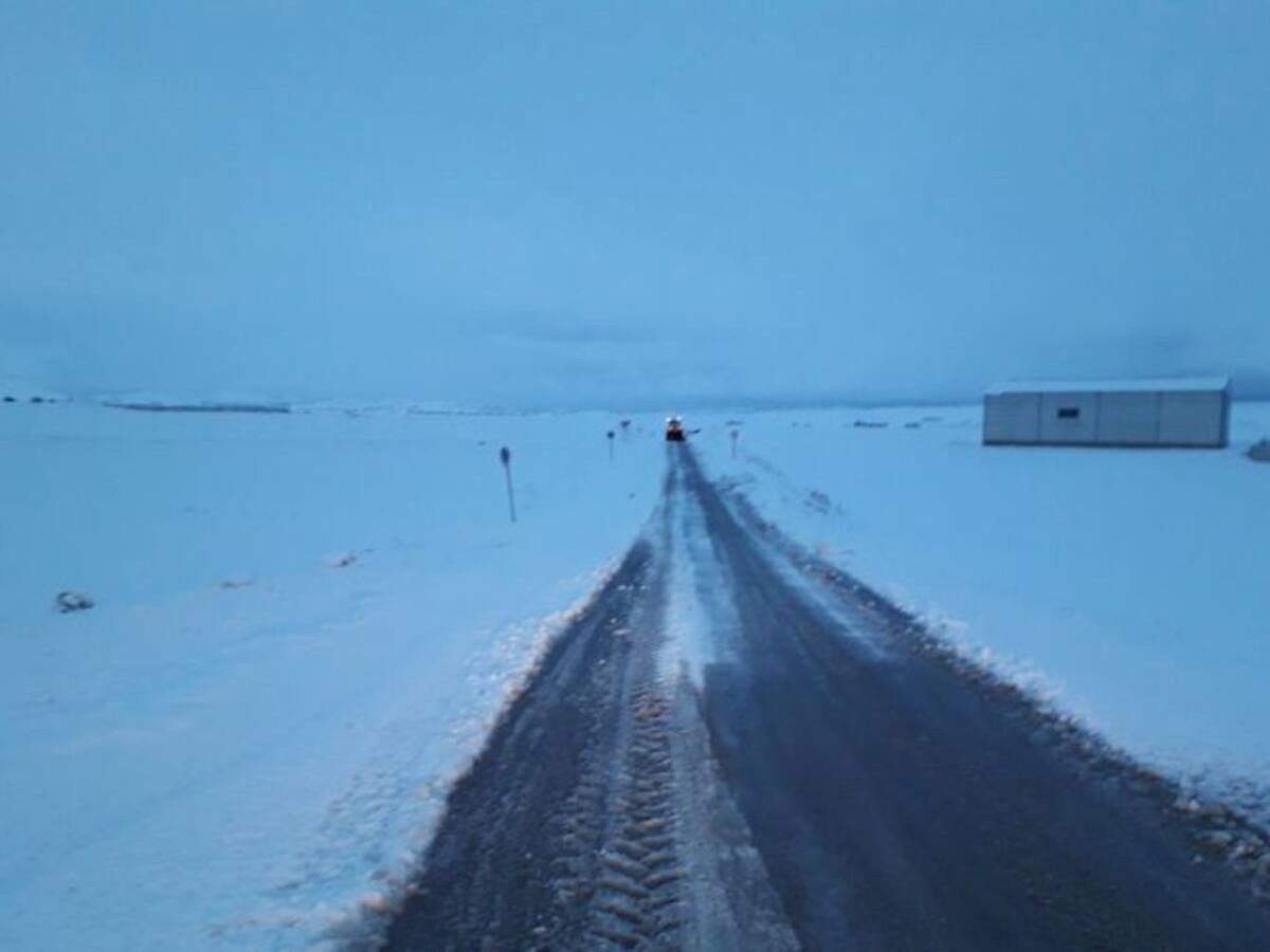 La nieve obliga a cortar la carretera de Las Menas y afecta a varias vías más