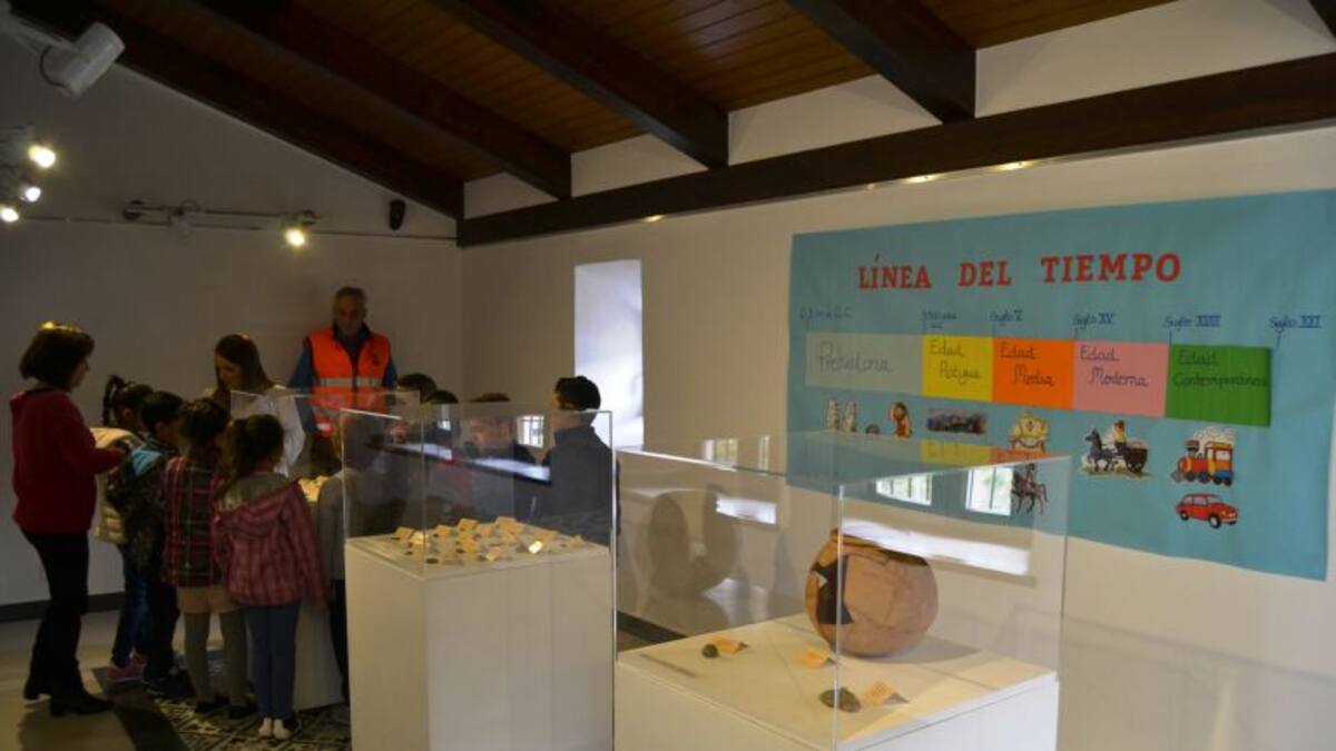 Y los escolares se acercan al descubridor