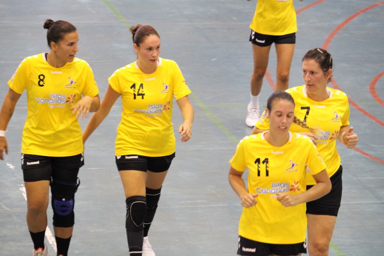 Varias de las jugadoras lanzaroteñas.