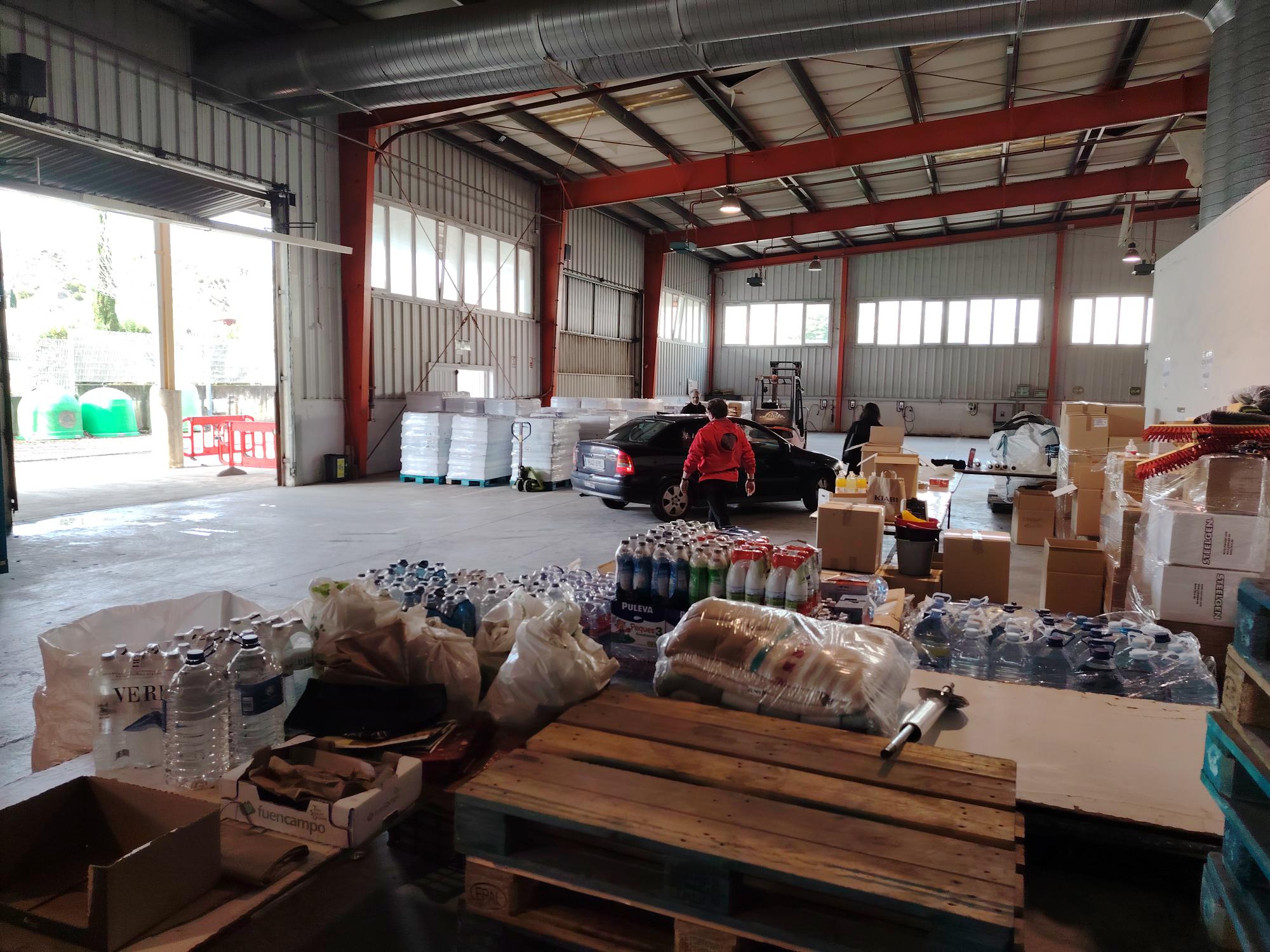 La nave comarcal del Alto Gállego ha recogido material desde el lunes