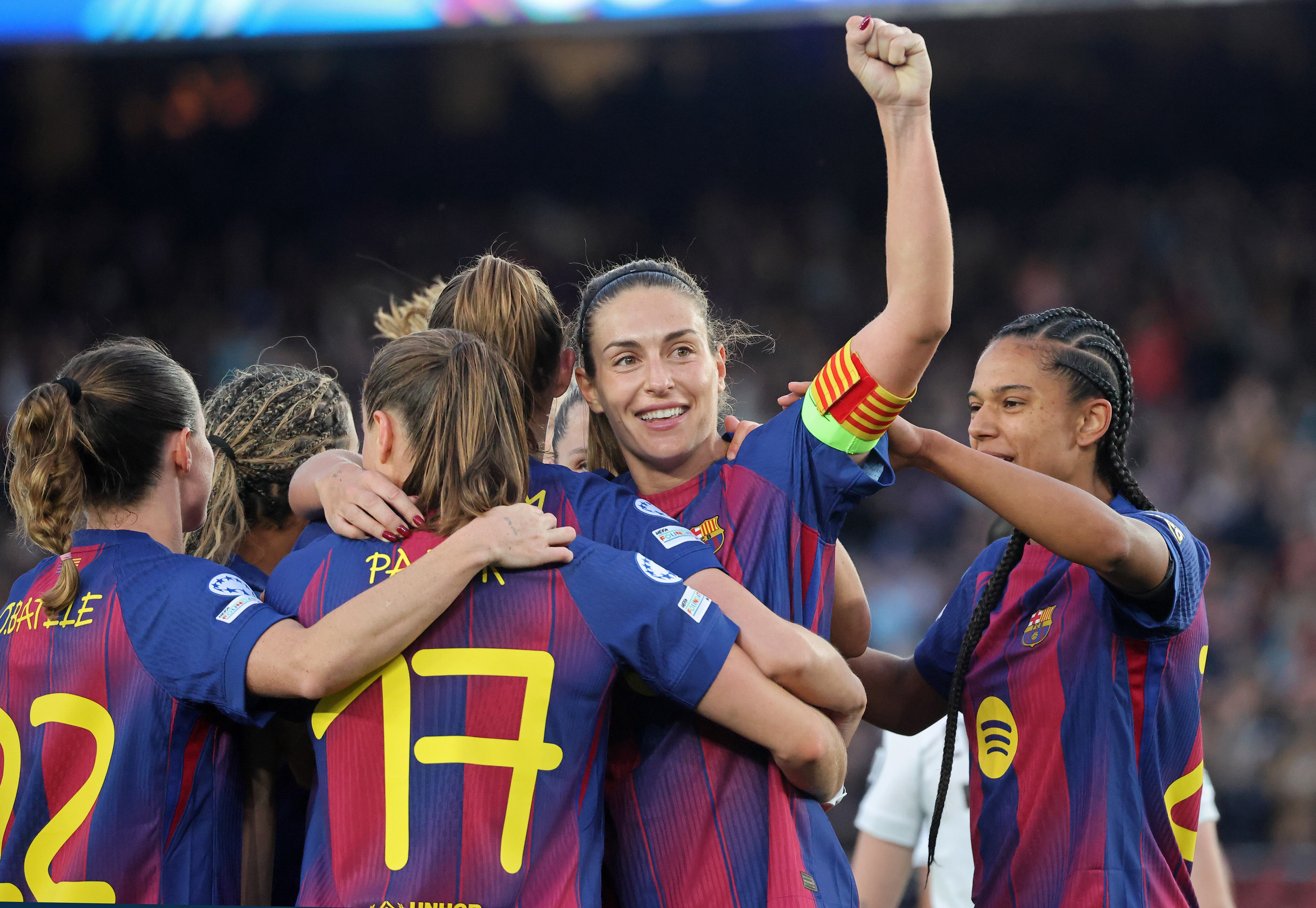 Las jugadoras del FC Barcelona celebrando uno de los goles durante el partido contra el Real Madrid Femenino en la vuelta de los cuartos de UWCL 2025/2026
