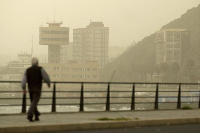 La calima regresa a Canarias esta semana y la Agencia Estatal de Meteorología activa el aviso amarillo en las isla de Tenerife, Gran Canaria, Fuerteventura y Lanzarote