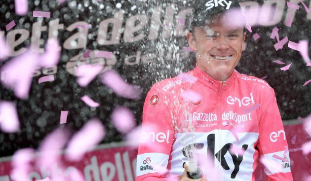 Froome dispara el champán después de salvar la penúltima etapa