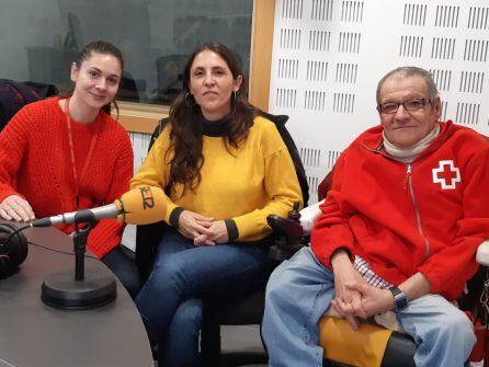 Sandra González, Patricia Puente y Emilio González, en los estudios de &#039;Hoy por Hoy&#039;