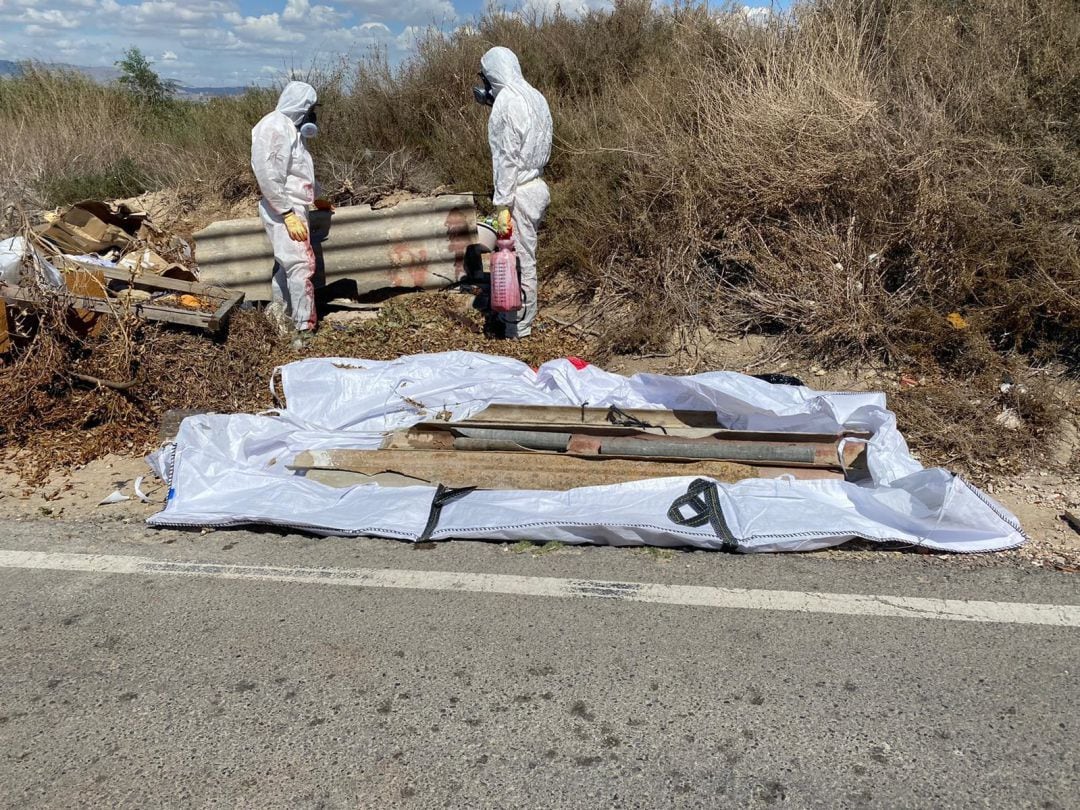 Fibrocemento abandonado en el Camp d&#039;Elx