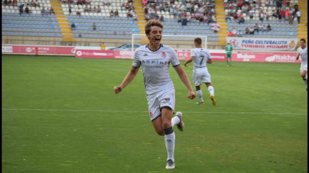 Julián Luque celebra un gol con la camiseta de la Cultural 