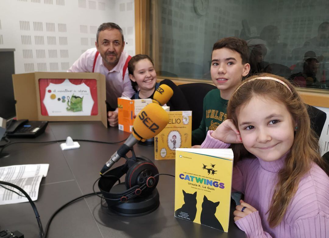 Chema Contreras junto a África, Daniel y Marina, que nos han traído las recomendaciones de esta semana.