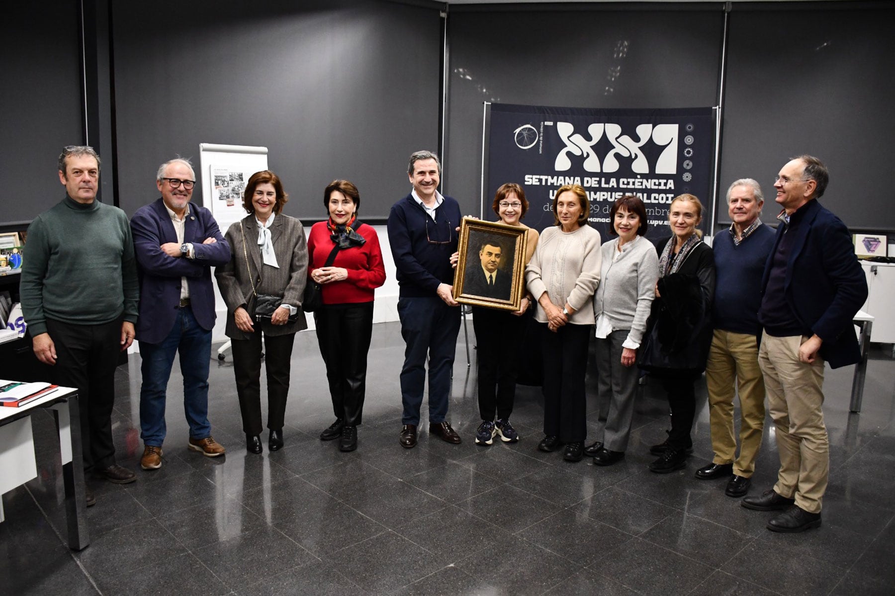 Representantes de la familia Gómez Reus con el director del Campus, Pau Bernabeu, y el subdirector de dinamización, Josep Maria Gadea. Foto: Rubén Lledó