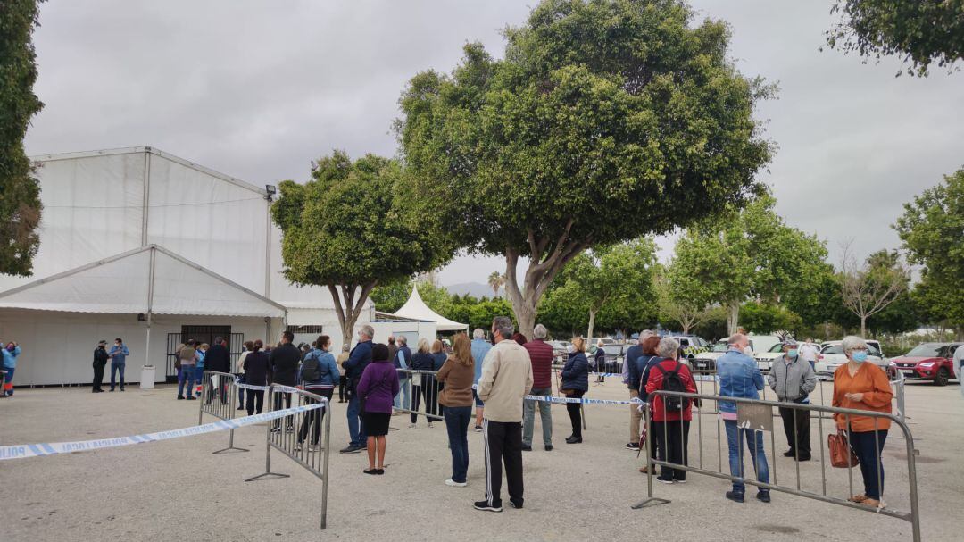 Colas este jueves ante las instalaciones en Vélez-Málaga