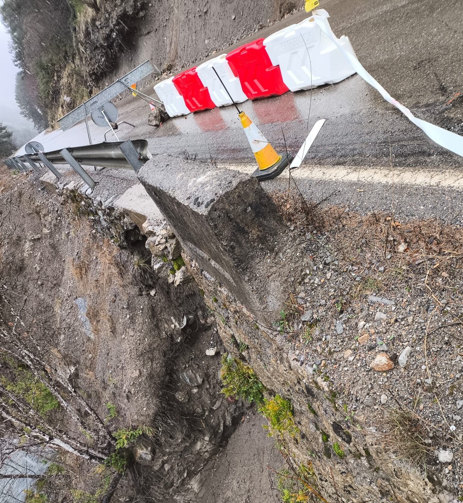 Socavón aparecido tras las lluvias de marzo. Foto: Ayuntamiento de Plan