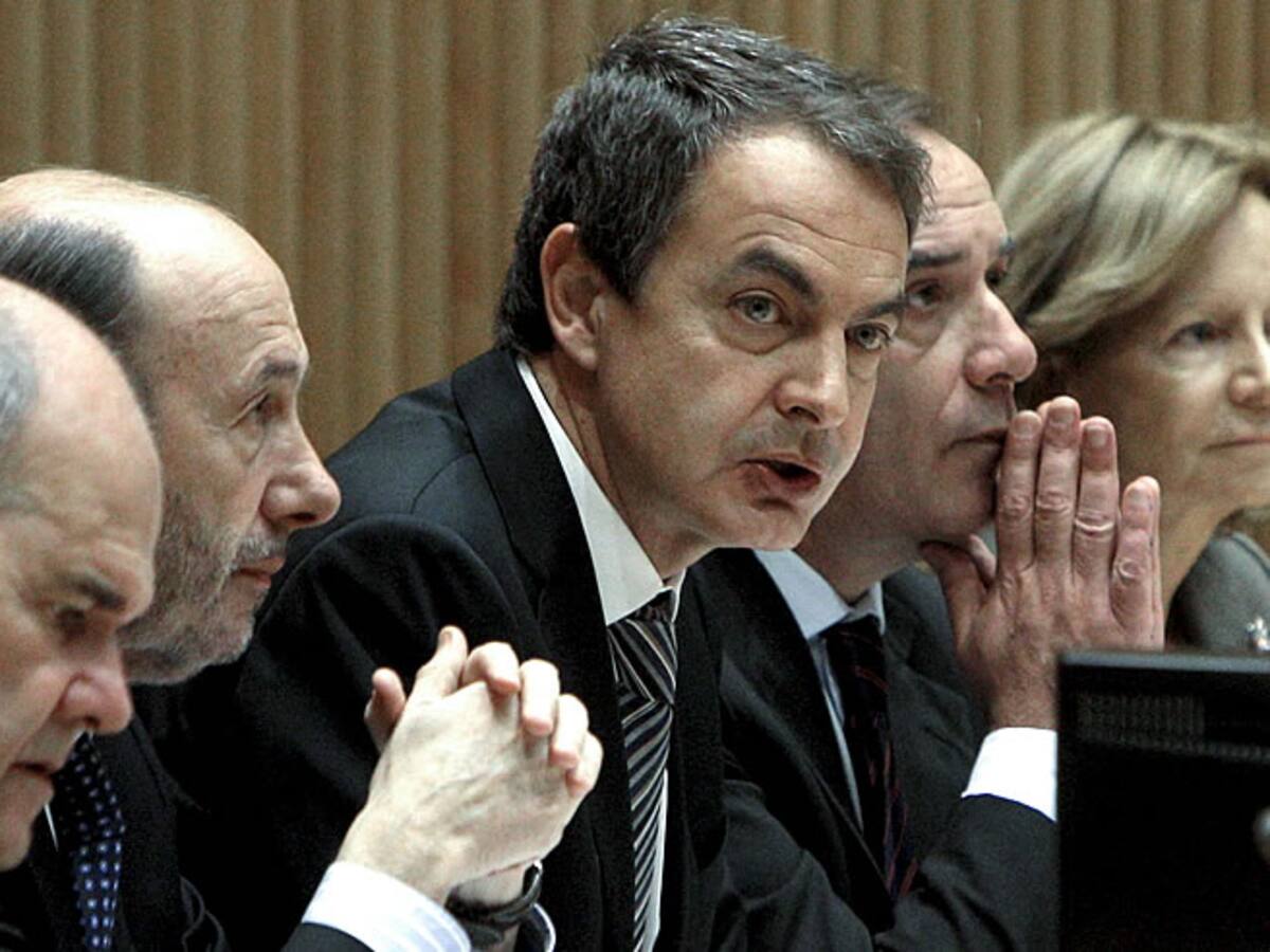 Zapatero, a sus diputados: "Si Batasuna hace este paso con Aznar de presidente, imaginaos los titulares"