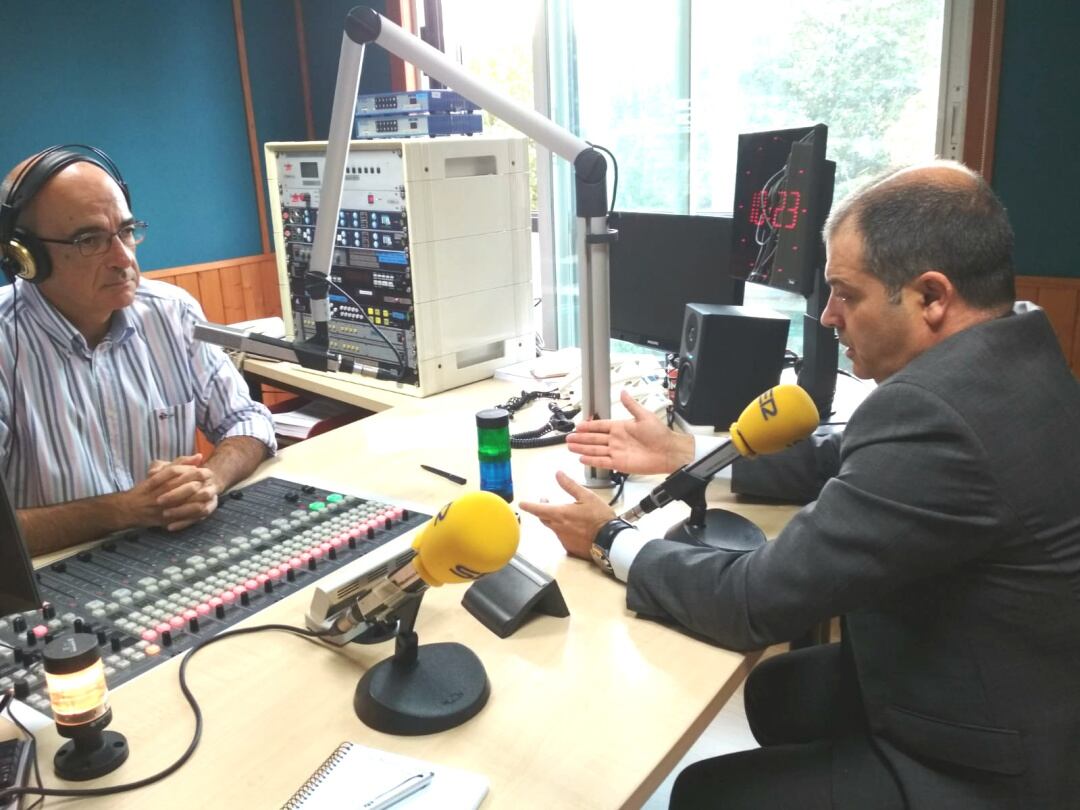 Rubén Calderón entrevistado en La Ventana por Pedro Aresti 