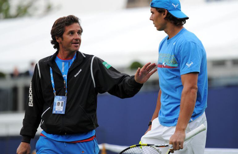 Francis Roig habla con Rafa Nadal durante un entrenamiento