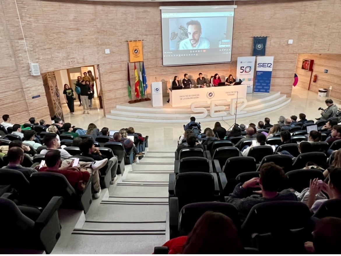 Numerosos estudiantes asistieron como público a la jornada en la Facultad de Ciencias de la Comunicación de la Universidad de Málaga