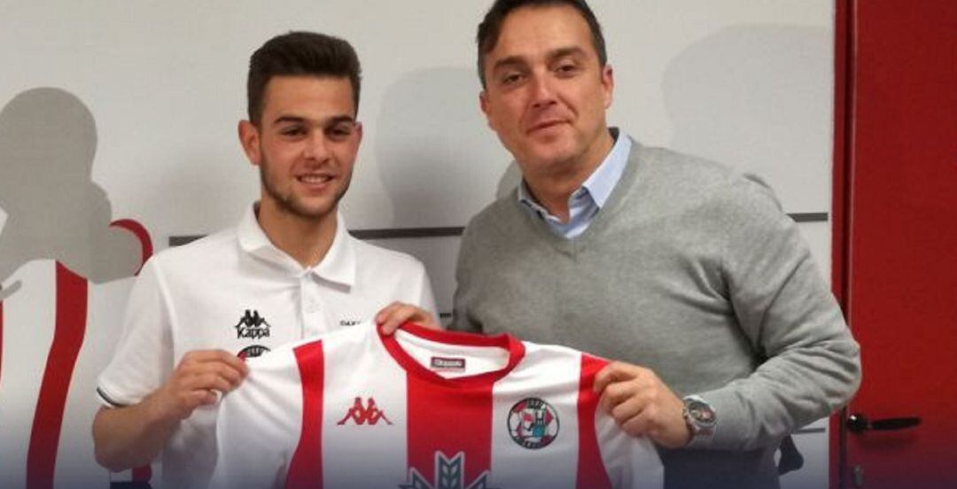 David López, único fichaje invernal, junto al director deportivo, César Villafañe