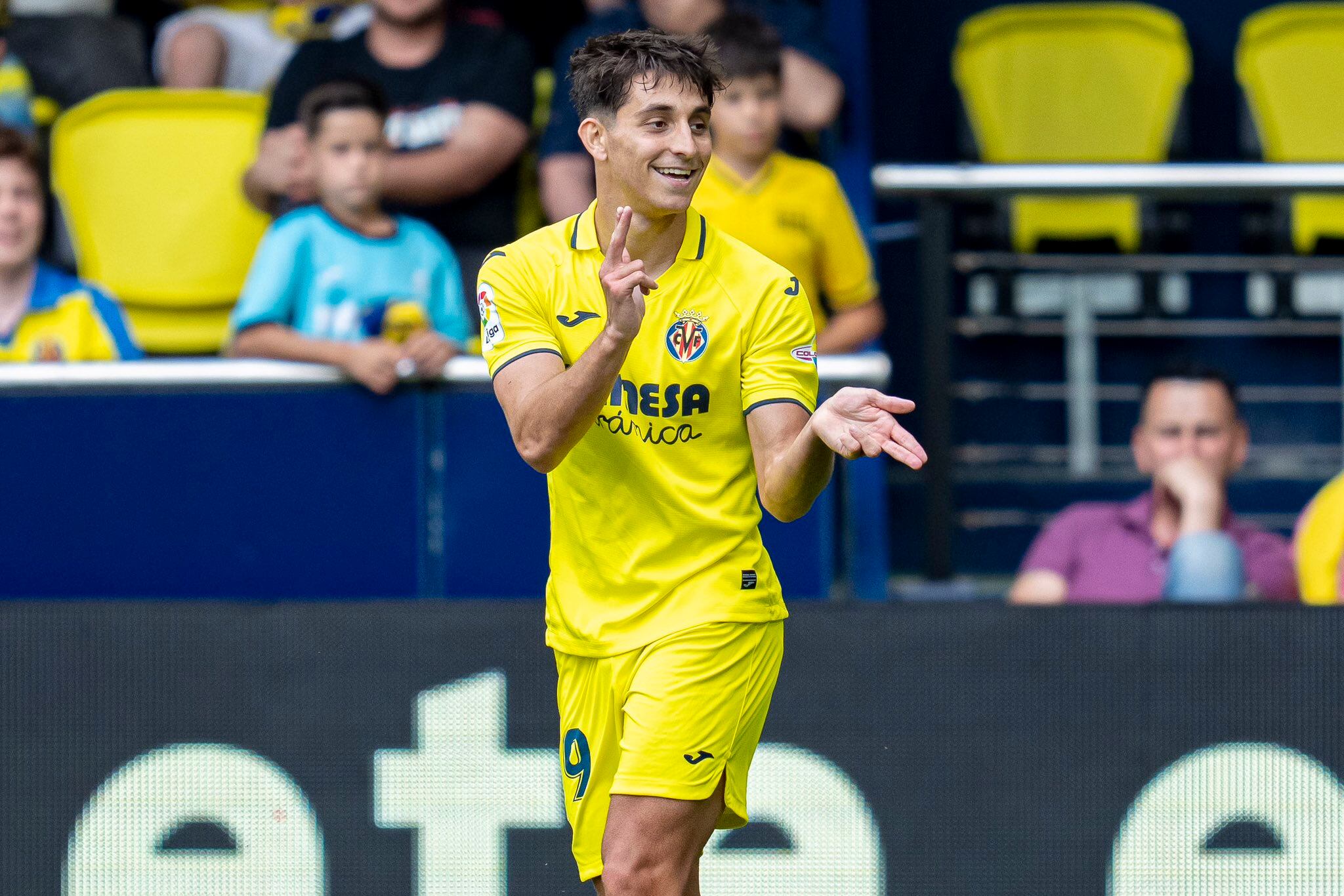 Ramon Terrats celebrant un gol amb el Villarreal.