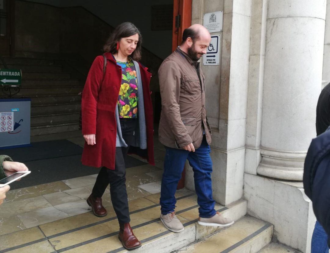 La expresidenta de Emaya, Neus Truyol, saliendo del juzgado tras declarar por la investigación sobre los vertidos de aguas fecales a la Bahía de Palma.