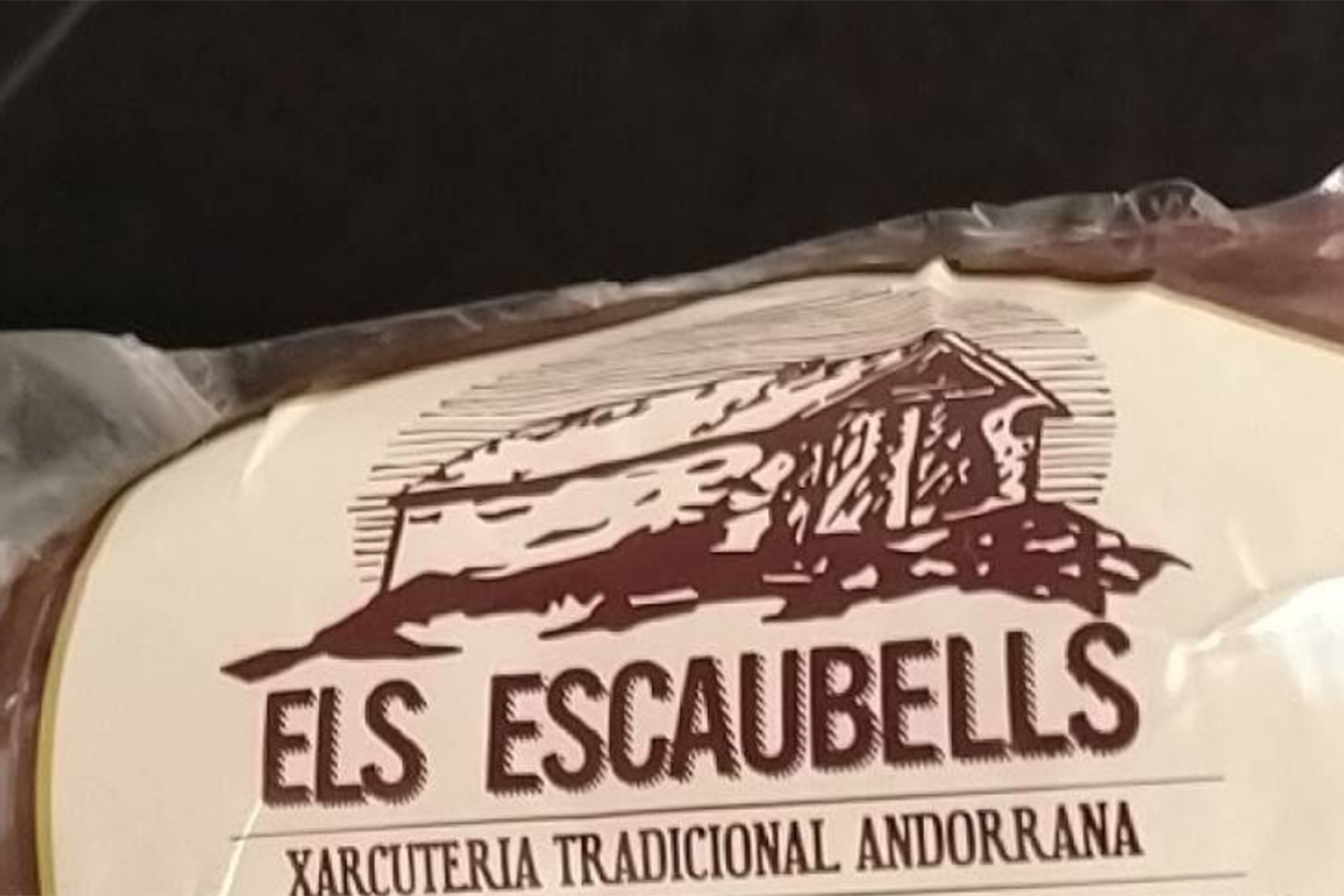 Una etiqueta d'un producte de la marca 'Els Escaubells'.