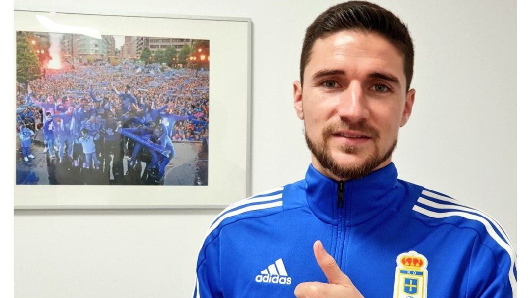 Omar Ramos cuando fichó por el Oviedo