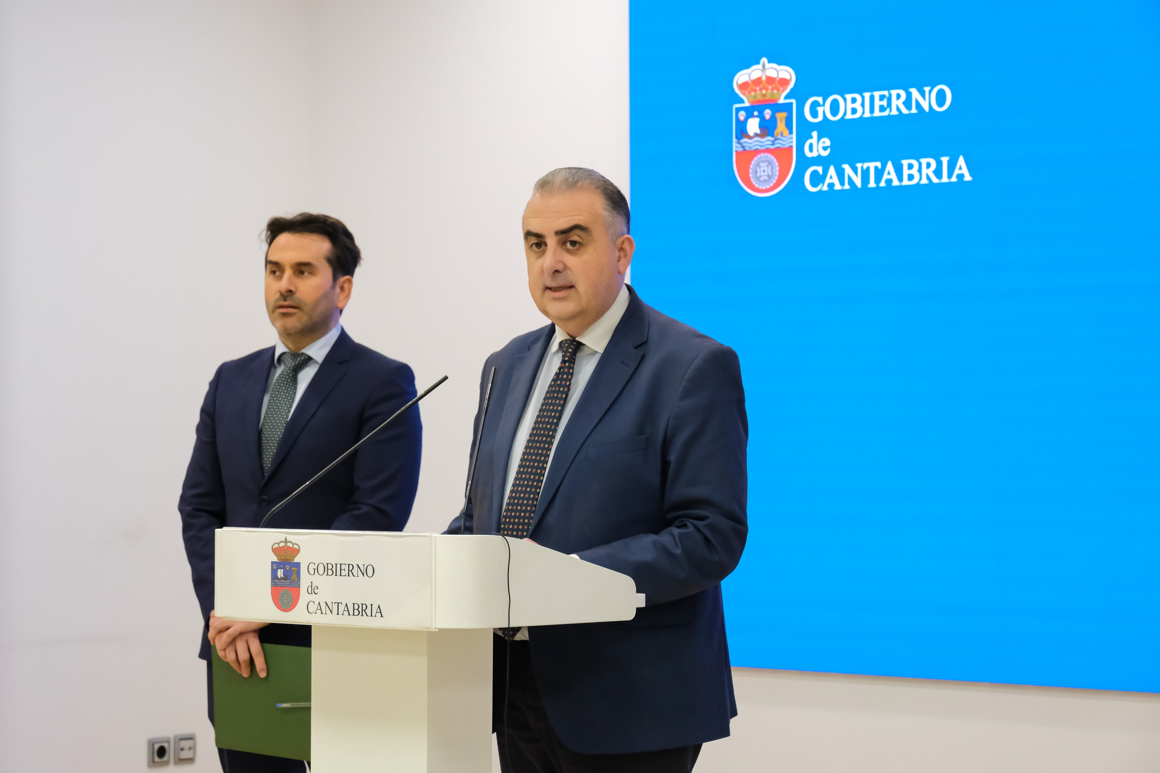 11:00 horas. Sala de prensa del Gobierno de Cantabria. El consejero de Fomento, Vivienda, Ordenación del Territorio y Medio Ambiente, Roberto Media, informa en rueda de prensa, sobre el tren ‘Santander-Bilbao’. 15 de enero de 2026 © Raúl Lucio