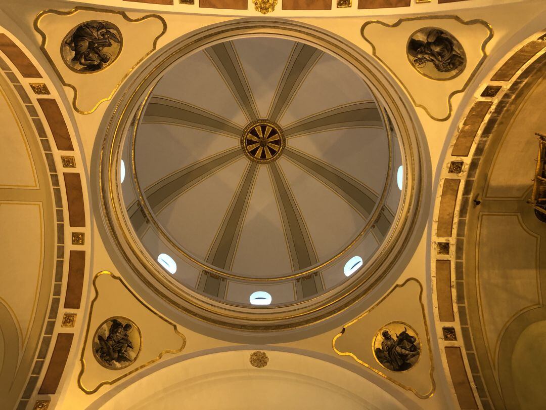 Los cuatro apóstoles, del artista Luis Javier Gayà, en el interior de la cúpula de la ermita del Calvari.