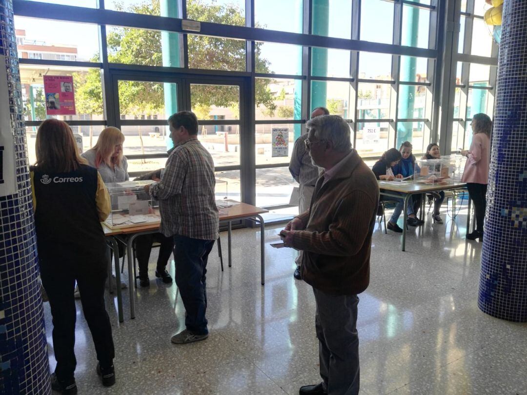 Mesas electorales en un colegio de Sant Vicent del Raspeig