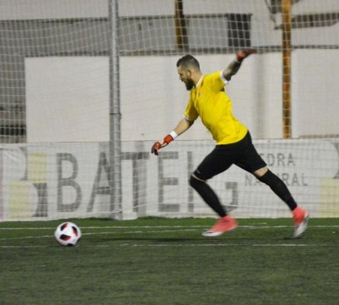 Vicent Company está siendo un seguro en la portería del Eldense