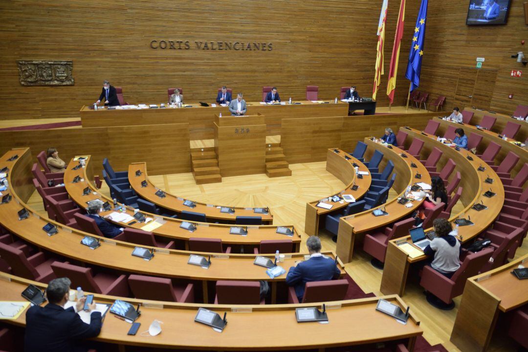 Imagen de la reunión de la Diputación Permanente de les Corts celebrada este viernes