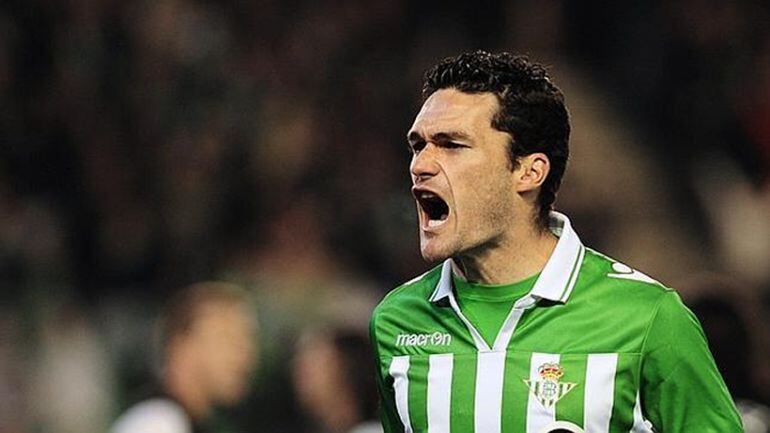 Jorge Molina celebra un gol con el Betis