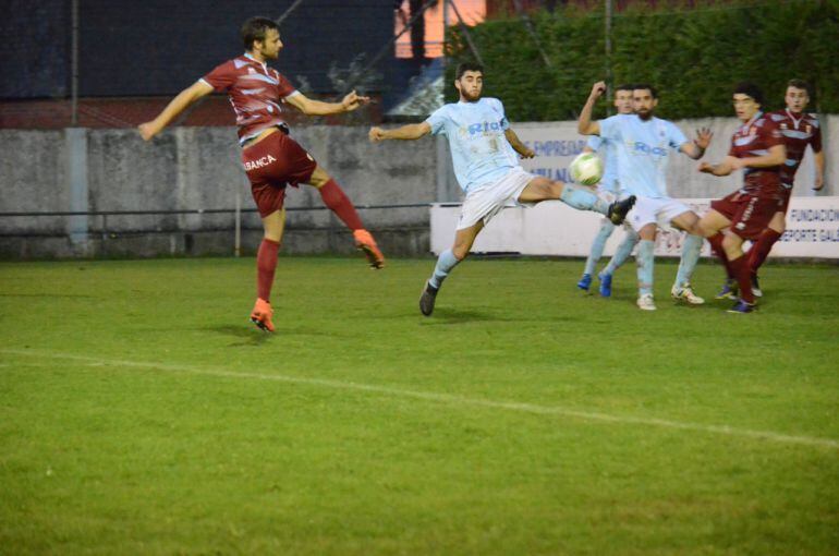 Momento en el que Recoba conecta su volea para marcar el empate  en el tiempo de descuento