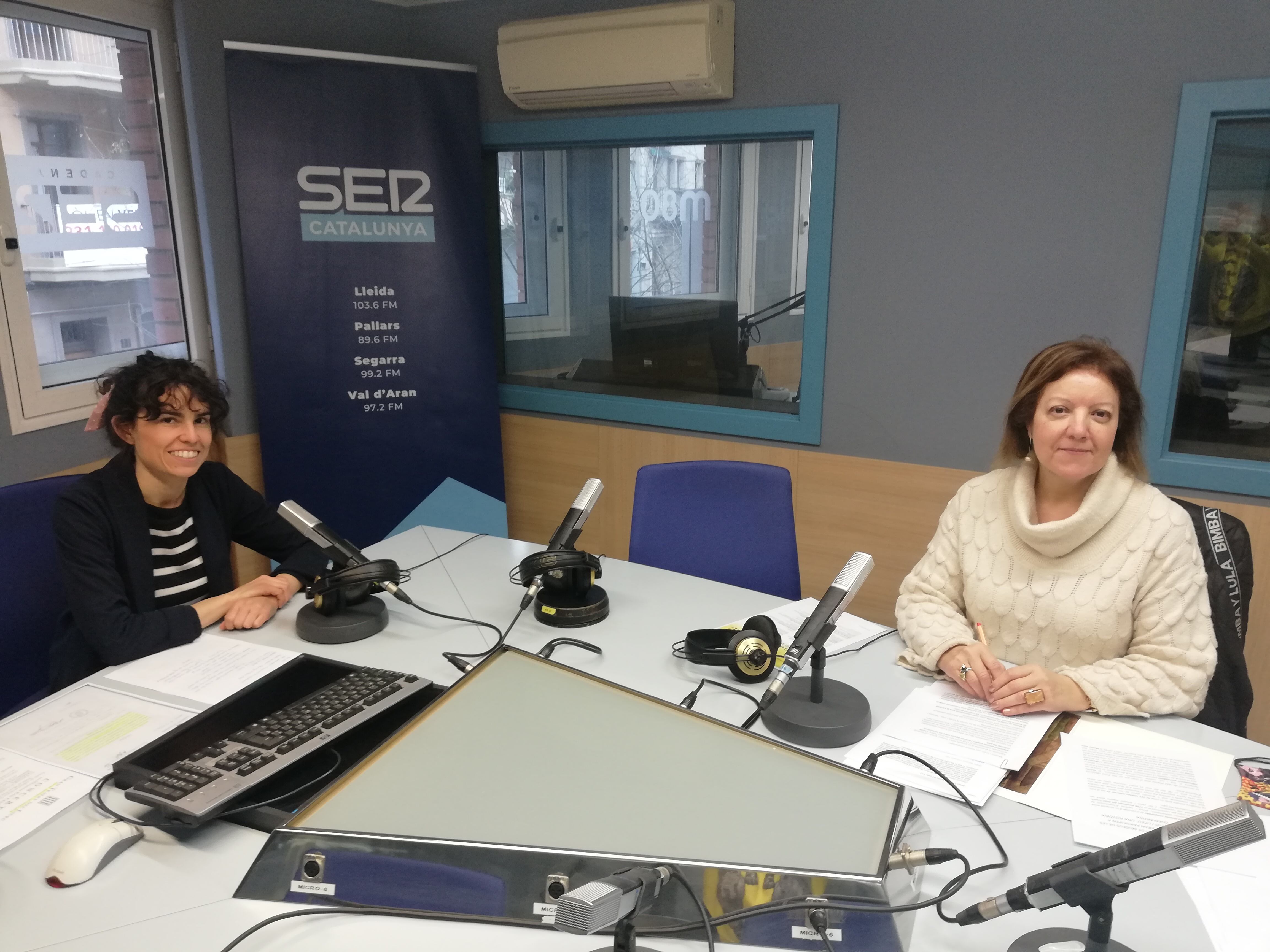 Laia Garcia, tècnica de l'Espai Lluís Companys i Esther Balasch, conservadora del Museu de Lleida.