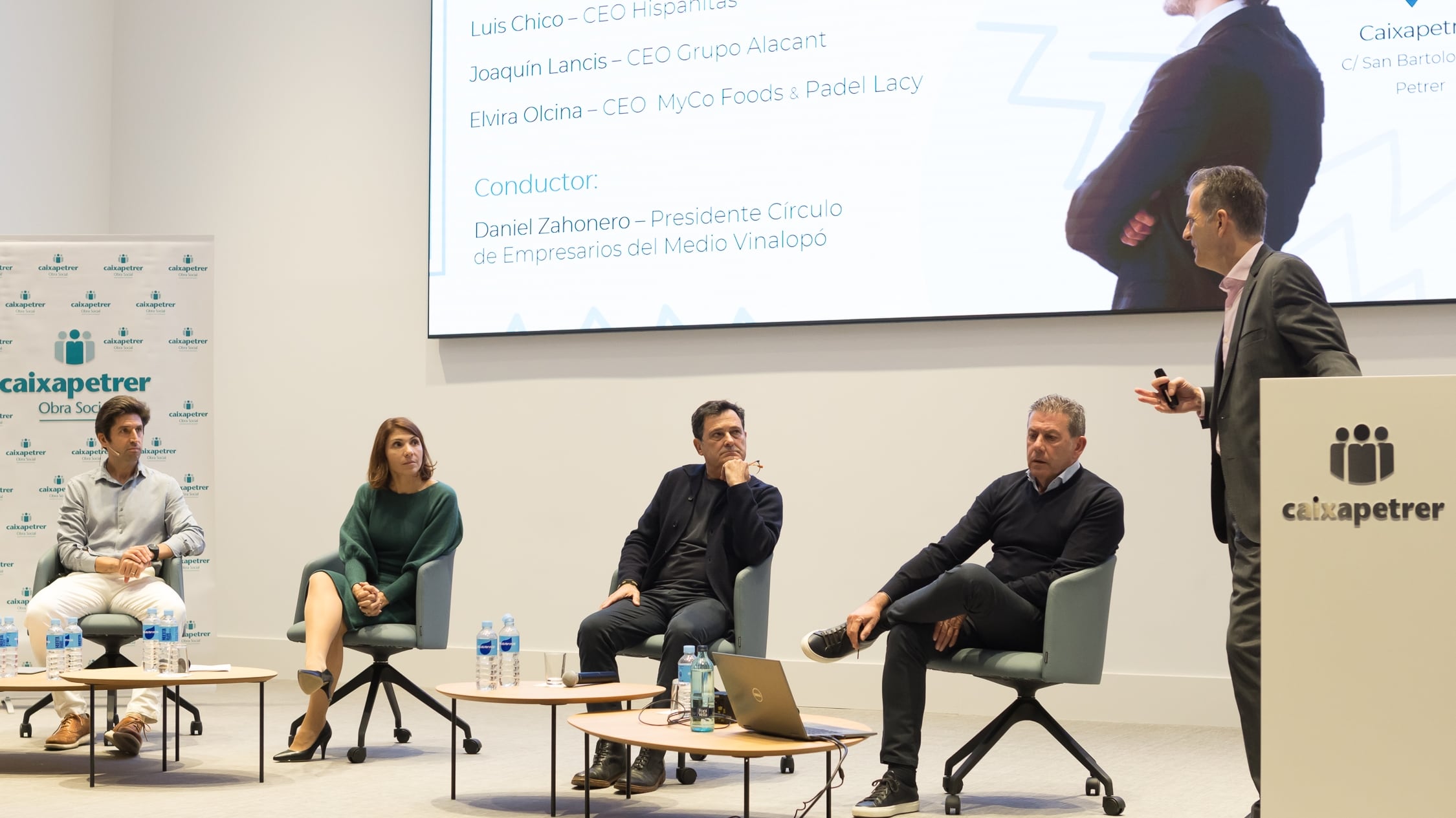 Mesa redonda liderada por Daniel Zahonero, presidente del Círculo, y compuesta por directores generales de prestigio como Luis Chico (Hispanitas), Joaquín Lancis (Grupo Alacant) y Elvir Olcina (MyCo Foods).