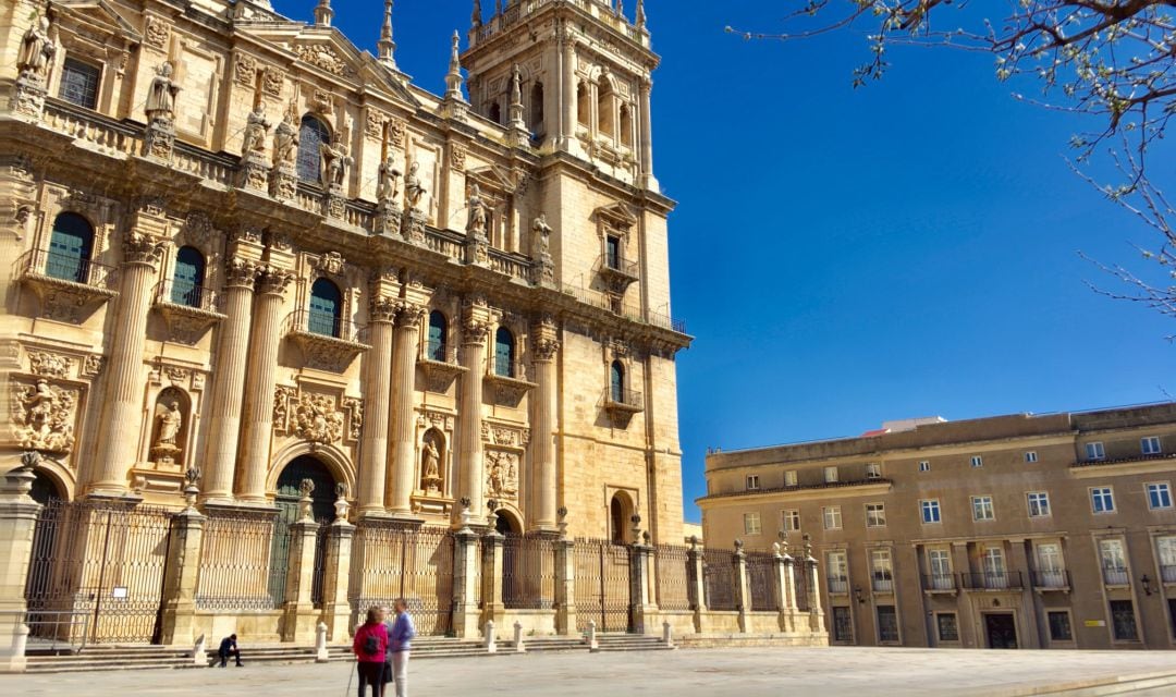 Fachada principal de la Catedral de Jaén.