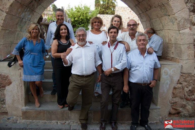 María del Barrio (de negro) en una foto con los antiguos componentes del grupo Hadit