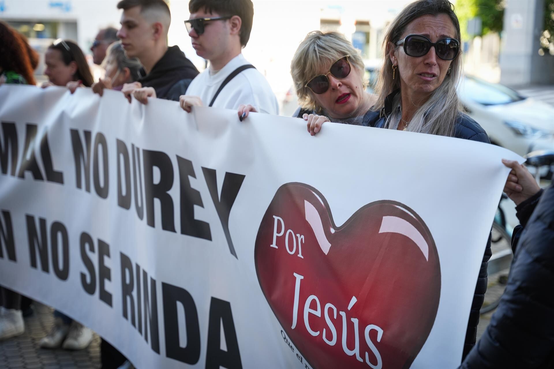 La madre de Jesús Rosado, Mamen Jiménez, en una concentración ante el juzgado