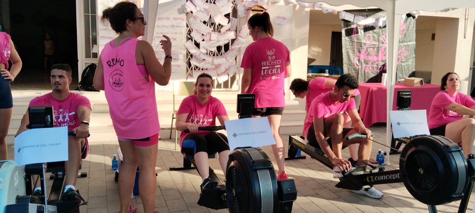 Personas participantes en el II Reto Solidario organizado por el Club de Remo Gandia.