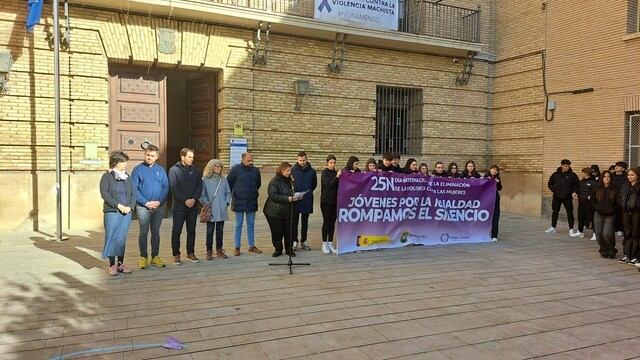 Momento de la lectura del manifiesto en Barbastro