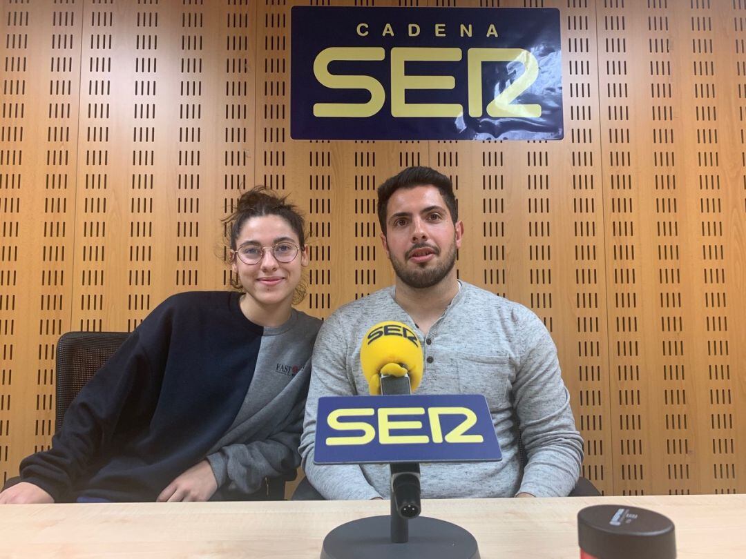 Los hermanos Sevi en los estudios de Radio Palencia de la Cadena SER
