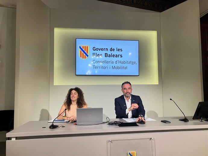 El conseller y la directora general de Movilidad, José Luis Mateo y Lorena del Valle - EUROPA PRESS