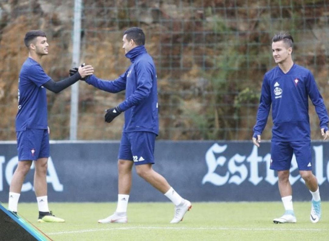 Ibáñez, a la izquierda, durante una de sus apariciones en los entrenamientos del primer equipo del Celta de Vigo