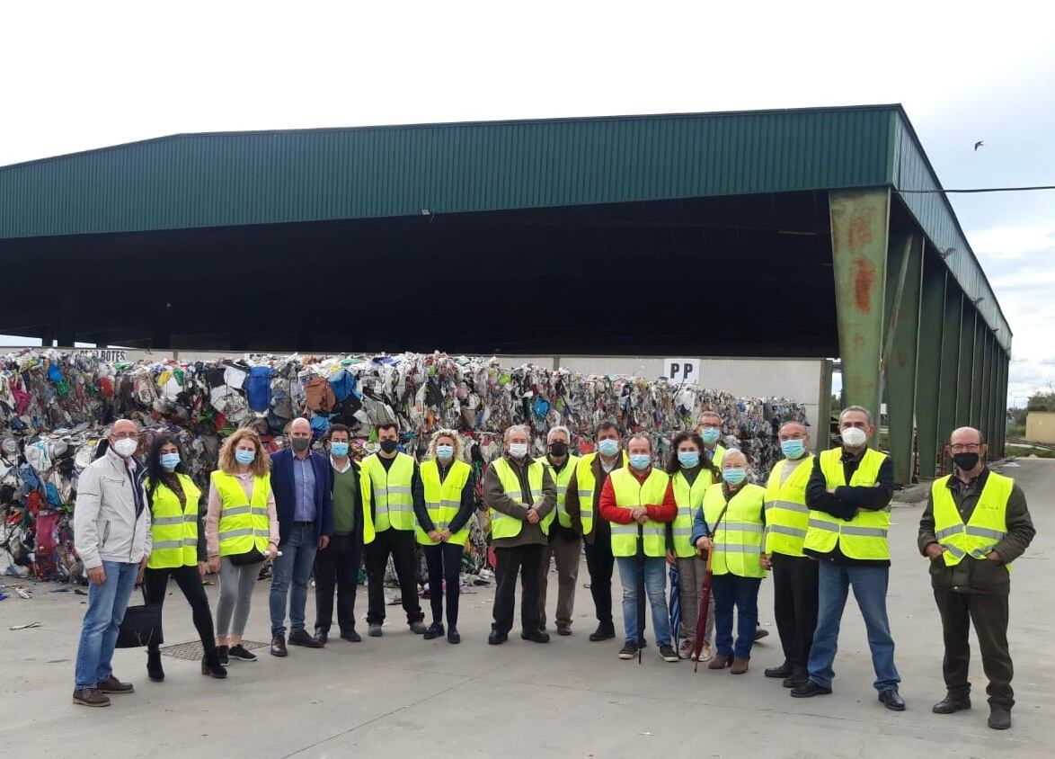 Visita de los vecinos de San Roque a la Planta del Guadiel.