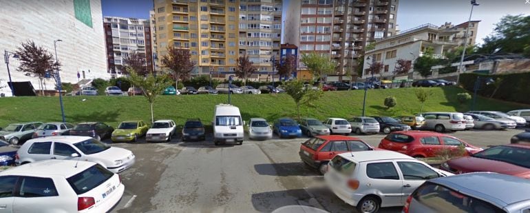 Coches en el aparcamiento del Palacio de Festivales.