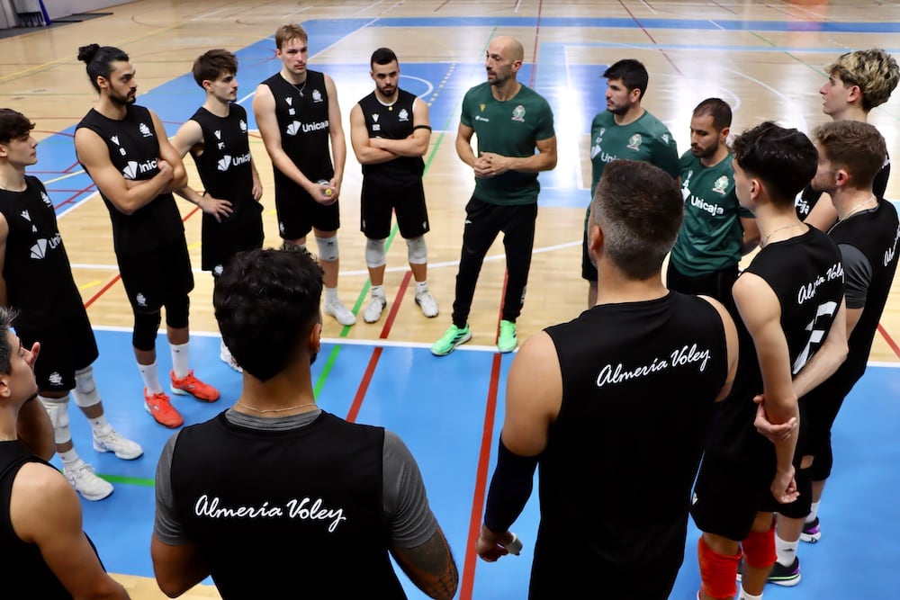 Israel Rodríguez ha dirigido su primer entrenamiento con el club ahorrador.