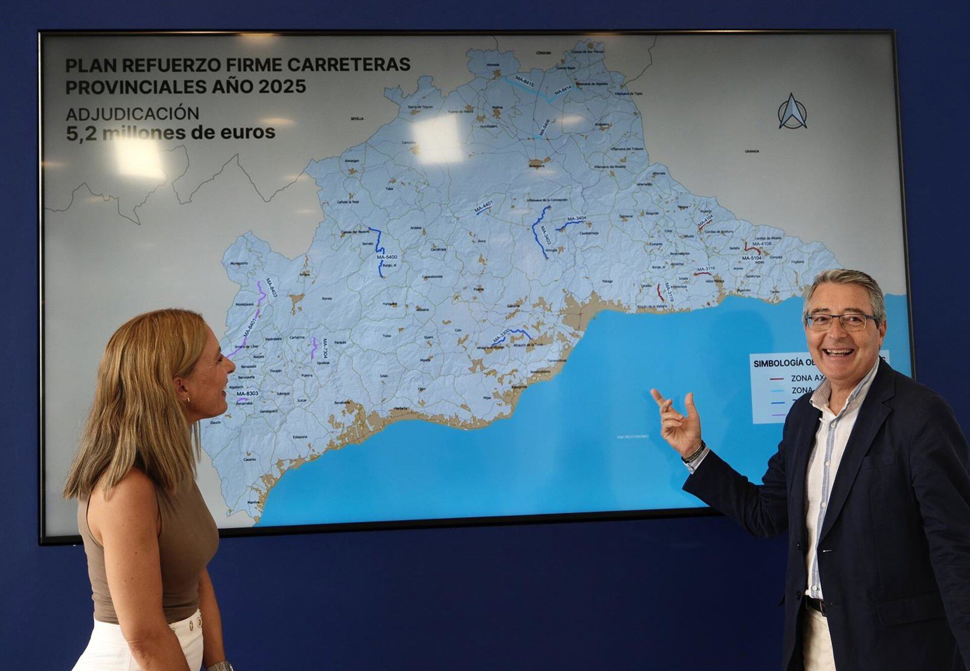 El presidente de la Diputación, Francisco Salado, informa sobre la adjudicación de las obras del nuevo plan de refuerzo de firmes