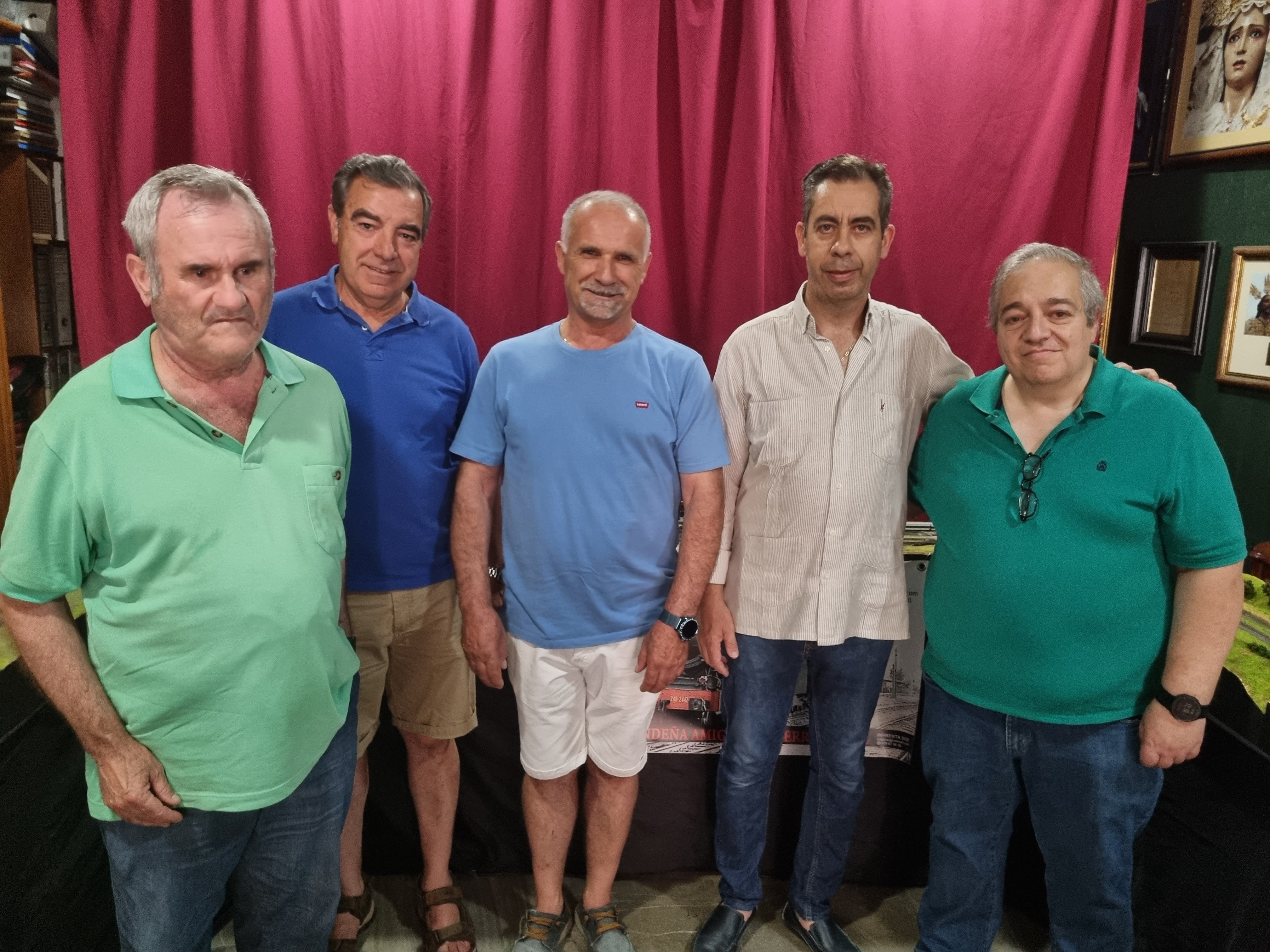 Miembros de la asociación ARAF junto a Paco Pérez, Hermano Mayor de la Hermandad del Huerto